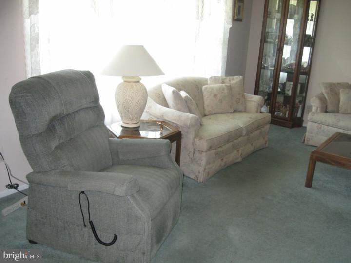 114 Albemarle Road Hamilton Square, NJ 08690 - Photo 5 of 22 Living Room