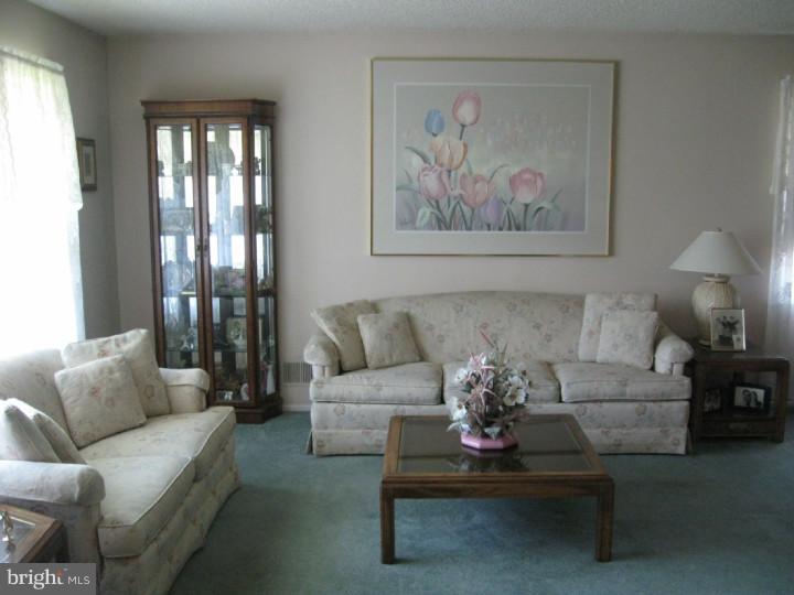 114 Albemarle Road Hamilton Square, NJ 08690 - Photo 6 of 22 Living Room