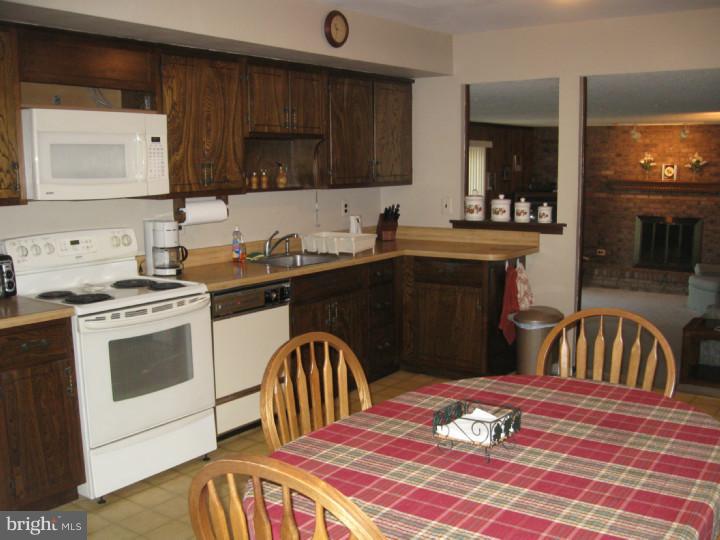 114 Albemarle Road Hamilton Square, NJ 08690 - Photo 10 of 22 Kitchen