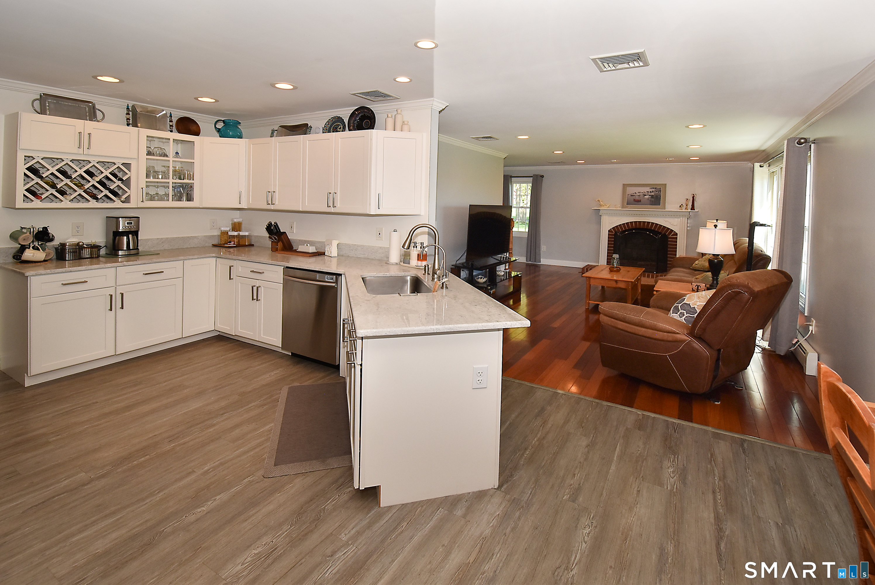 30 Michael Lane Suffield, CT 06078 - Photo 7 of 38