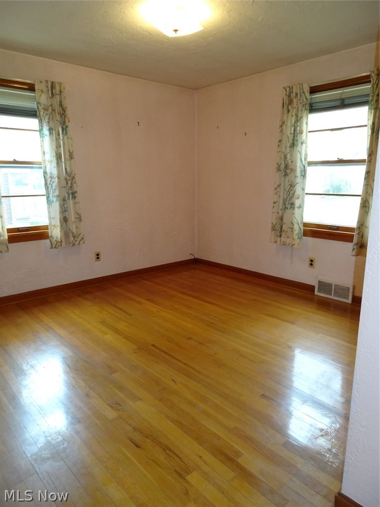 966 Reeve Road Elyria, OH 44035 - Photo 15 of 32 First floor bedroom