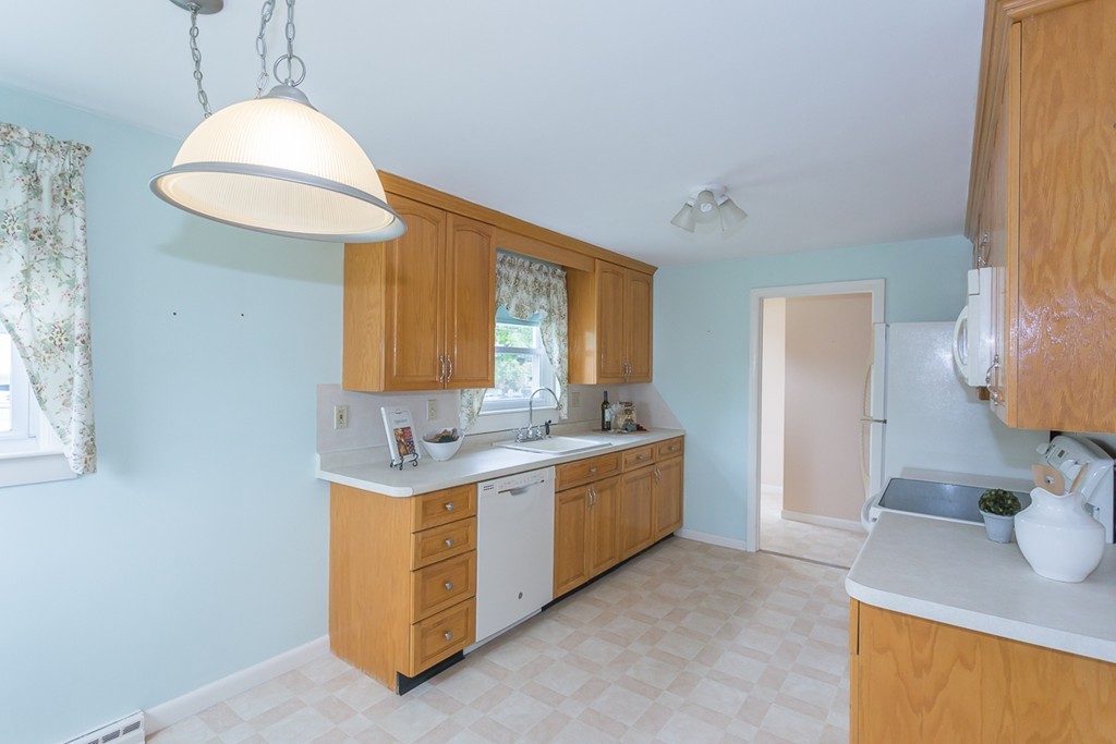 9 Butterworth Road Beverly, MA 01915 - Photo 11 of 22 Gallery Image 11