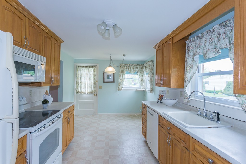 9 Butterworth Road Beverly, MA 01915 - Photo 9 of 22 Gallery Image 9