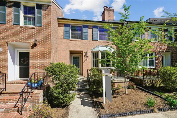 $835,000 | 6315 Olde Towne Court, Alexandria, VA 22307
