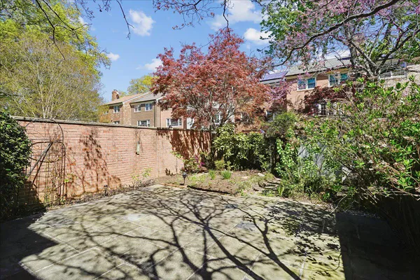 $835,000 | 6315 Olde Towne Court, Alexandria, VA 22307