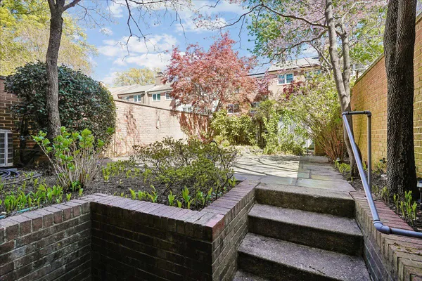 $835,000 | 6315 Olde Towne Court, Alexandria, VA 22307