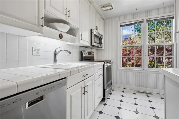 $835,000 | 6315 Olde Towne Court, Alexandria, VA 22307
