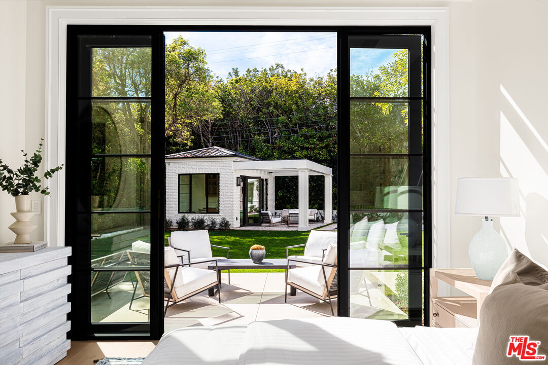 415 North Cliffwood Avenue Los Angeles, CA 90049 - Photo 15 of 32 Gallery Image 15