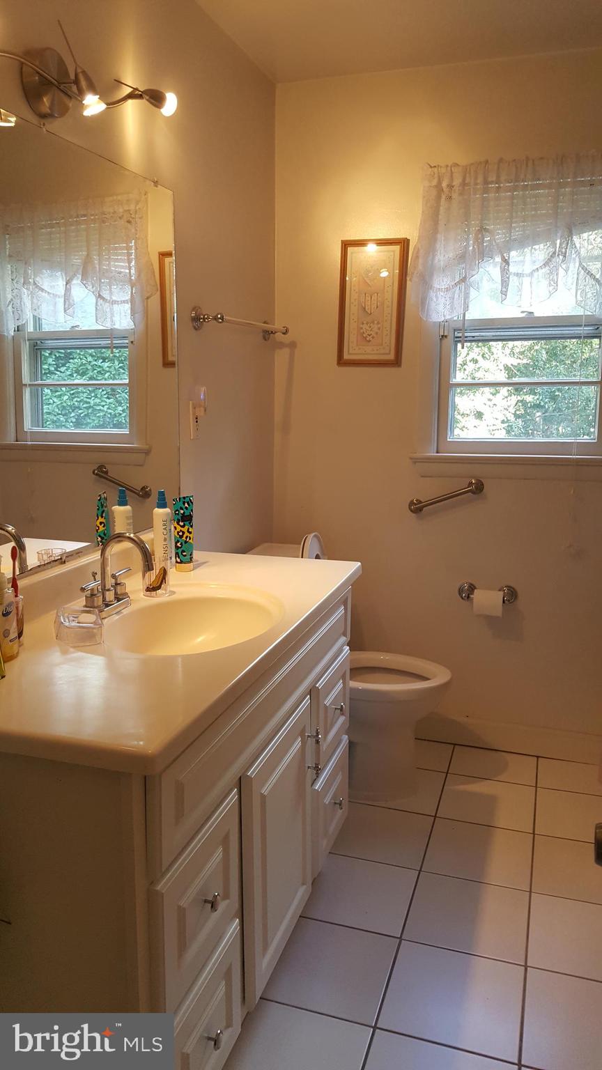 6216 Stoneham Road Bethesda, MD 20817 - Photo 30 of 41 Full bath- upper level 1