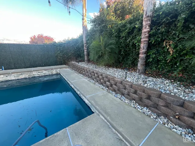 a view of a back yard of the house