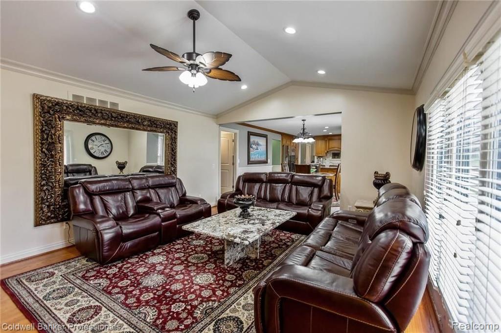 548 Rolling Green Circle Rochester Hills, MI 48309 - Photo 14 of 65