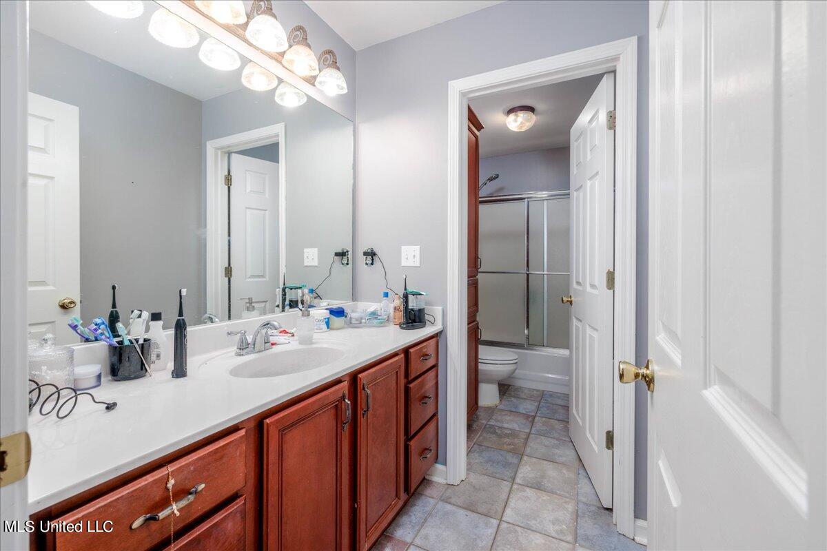7340 Alphaba Road Coldwater, MS 38618 - Photo 46 of 46 46-Upstairs Bathroom