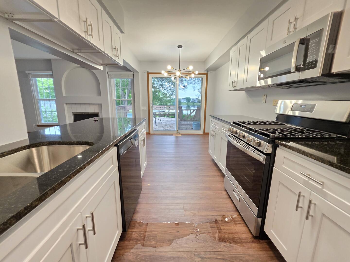 327 Shadybrook Lane Aurora, IL 60504 - Photo 6 of 30