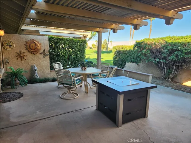 a view of an outdoor kitchen