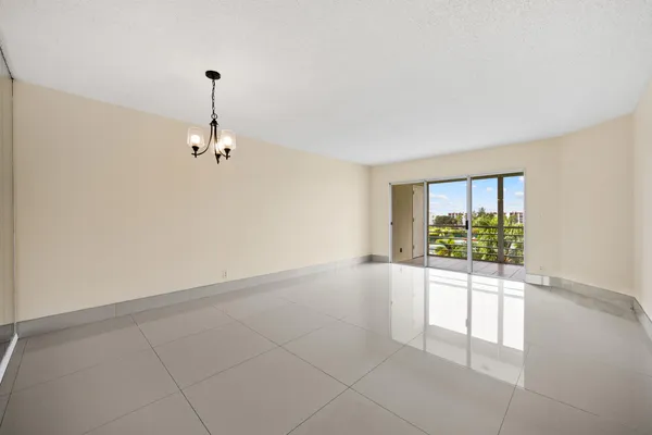 $1,600 | 3590 Via Poinciana, Unit 510, Lake Worth, FL 33467