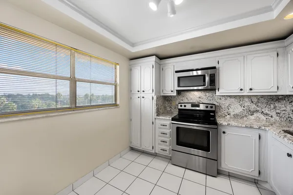 $1,600 | 3590 Via Poinciana, Unit 510, Lake Worth, FL 33467
