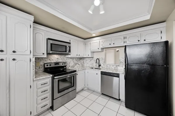 $1,600 | 3590 Via Poinciana, Unit 510, Lake Worth, FL 33467