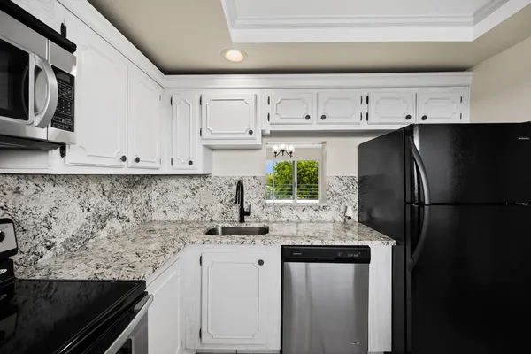 $1,600 | 3590 Via Poinciana, Unit 510, Lake Worth, FL 33467