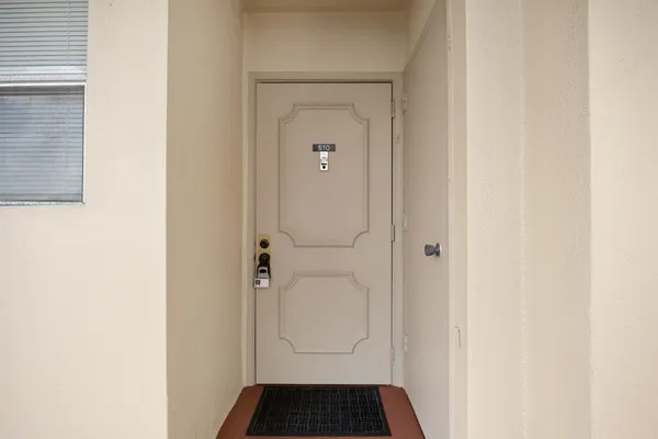 $1,600 | 3590 Via Poinciana, Unit 510, Lake Worth, FL 33467