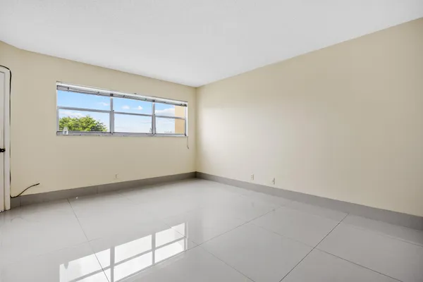 $1,600 | 3590 Via Poinciana, Unit 510, Lake Worth, FL 33467