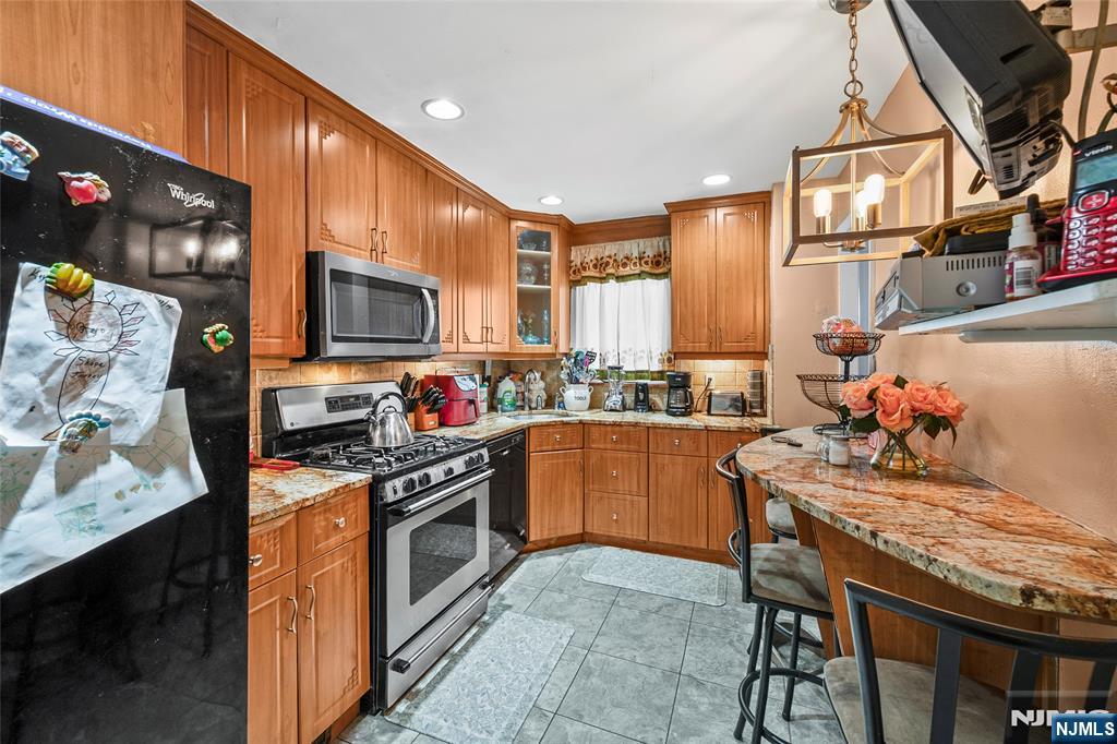 448 Sutton Avenue Hackensack, NJ 07601 - Photo 13 of 23