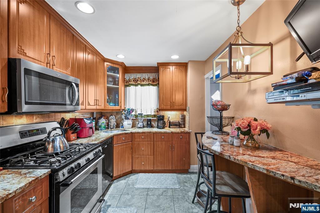448 Sutton Avenue Hackensack, NJ 07601 - Photo 14 of 23