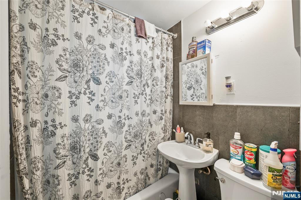 448 Sutton Avenue Hackensack, NJ 07601 - Photo 20 of 23