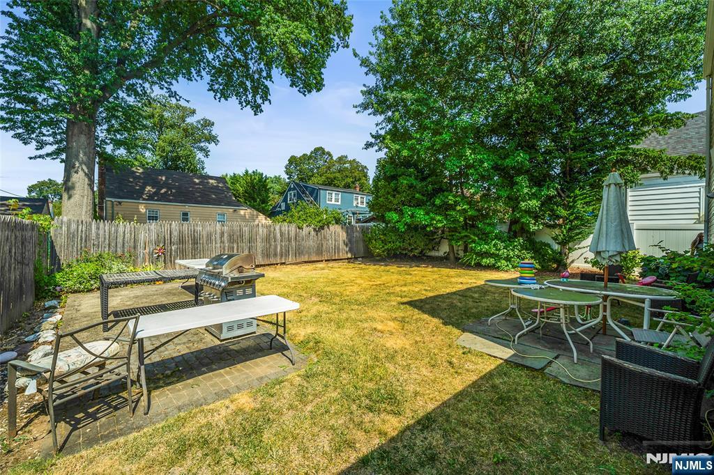 448 Sutton Avenue Hackensack, NJ 07601 - Photo 4 of 23