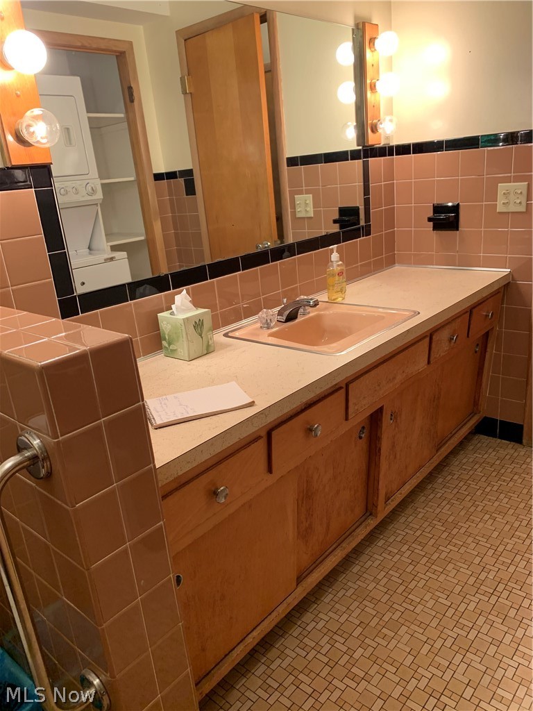 1004 Dillewood Road Cleveland, OH 44119 - Photo 10 of 35