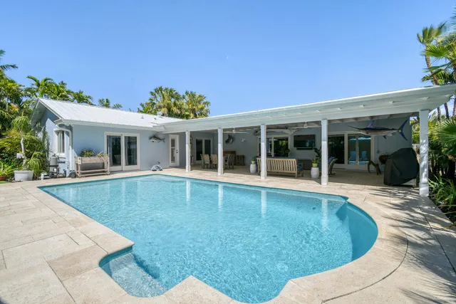 a view of a bench in back yard of a house