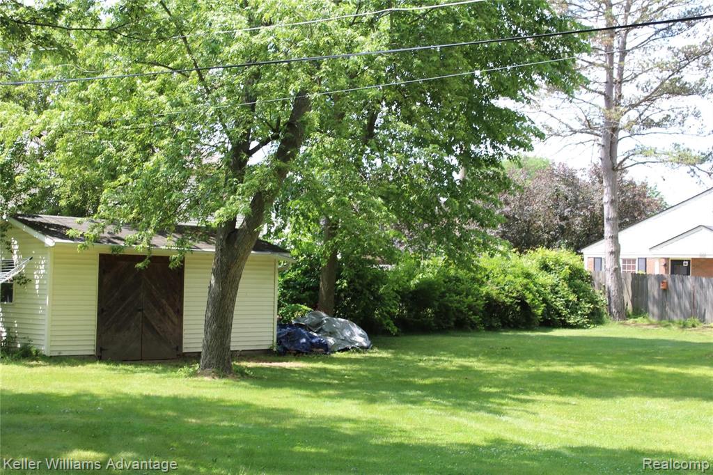 1309 Decker Road Walled Lake, MI 48390 - Photo 26 of 28