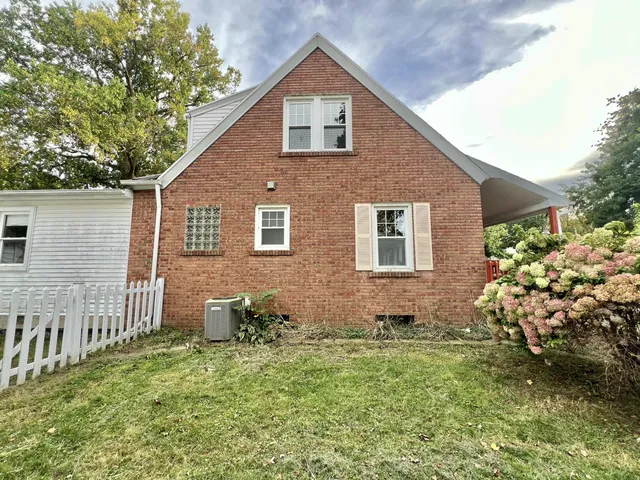 $239,999 | 95 South West Street, Hillsdale, MI 49242