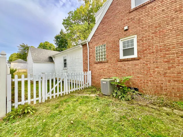 $239,999 | 95 South West Street, Hillsdale, MI 49242