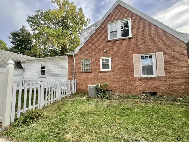 $239,999 | 95 South West Street, Hillsdale, MI 49242