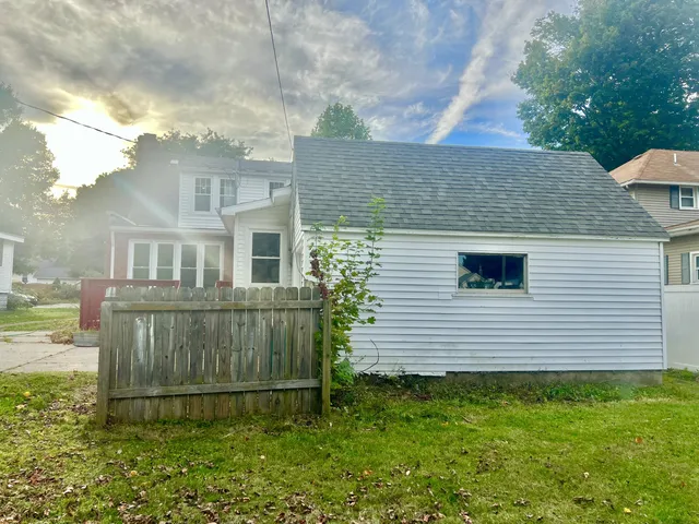 $239,999 | 95 South West Street, Hillsdale, MI 49242