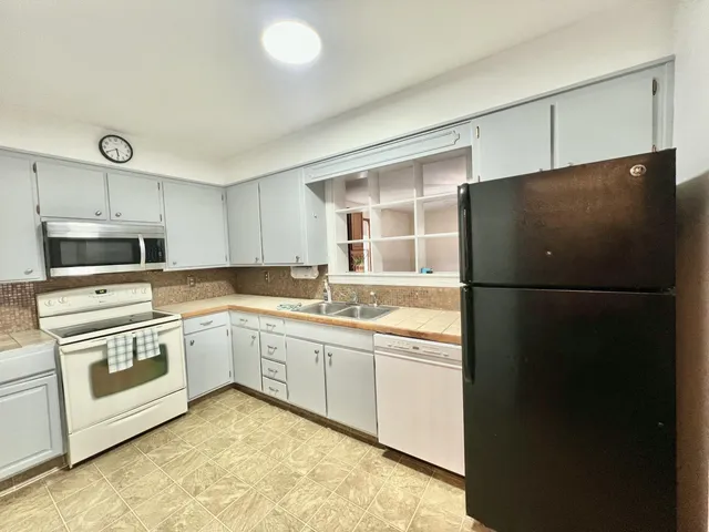 $239,999 | 95 South West Street, Hillsdale, MI 49242