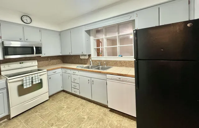 $239,999 | 95 South West Street, Hillsdale, MI 49242