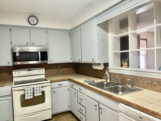 $239,999 | 95 South West Street, Hillsdale, MI 49242