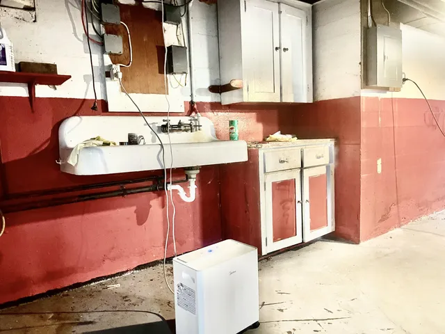 $239,999 | 95 South West Street, Hillsdale, MI 49242