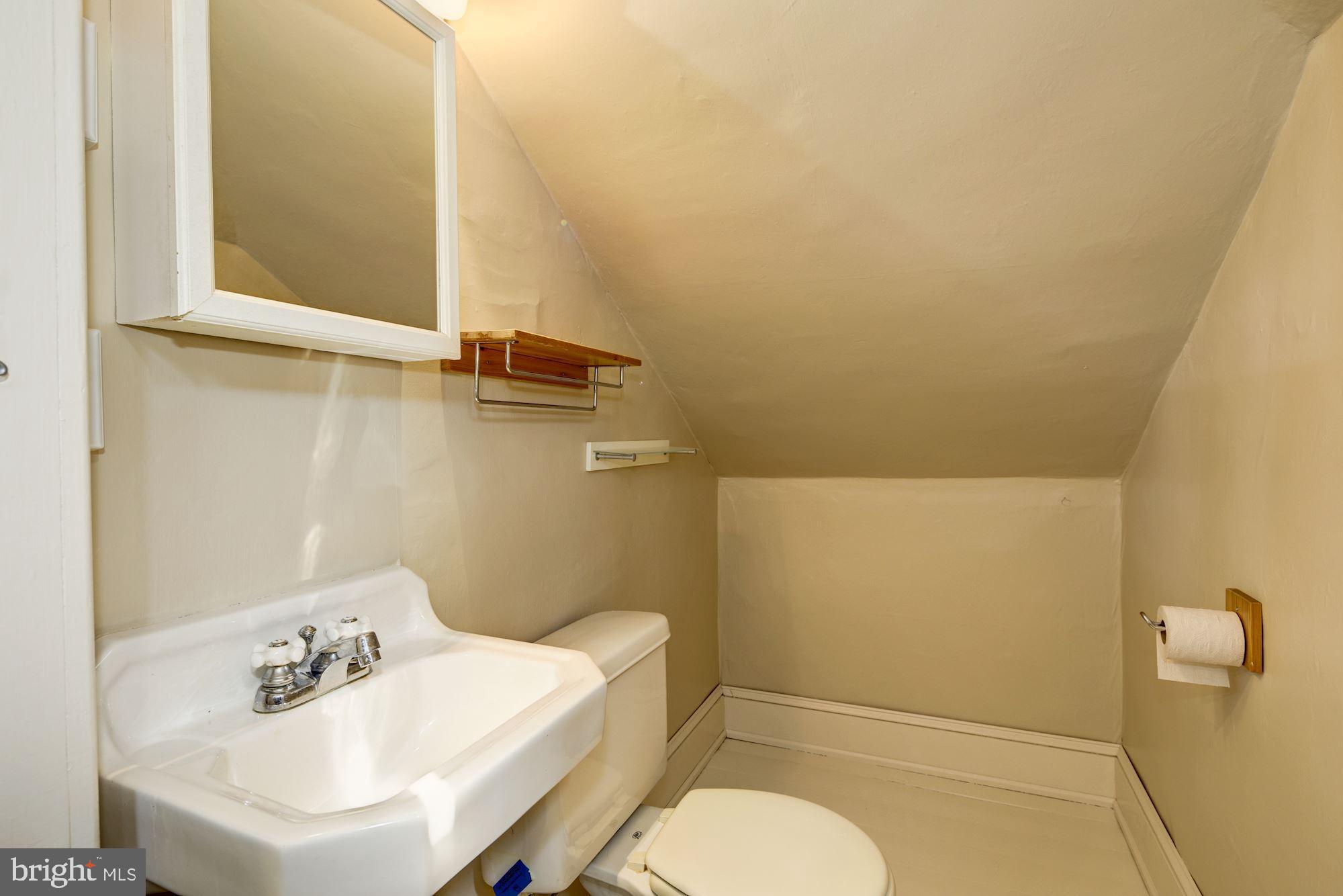 5403 Tramore Road Baltimore, MD 21214 - Photo 22 of 25 Powder Room