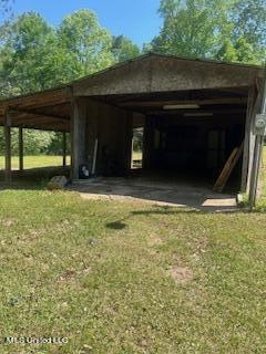 3753 Shiloh Road Courtland, MS 38620 - Photo 10 of 16 garage