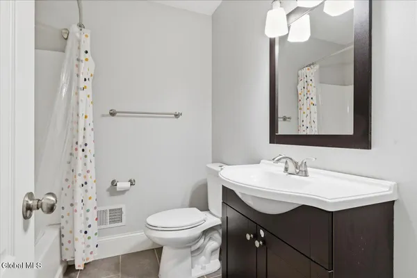 $599,900 | 61 Plank Road, Halfmoon, NY 12188