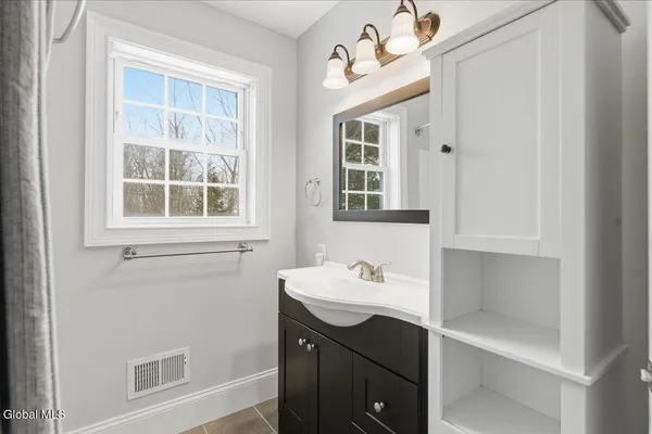 $599,900 | 61 Plank Road, Halfmoon, NY 12188