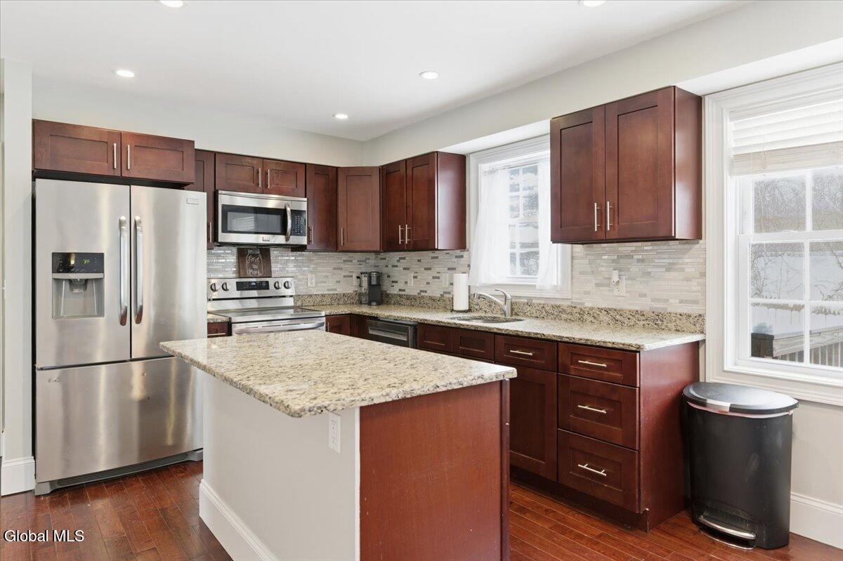 61 Plank Road Halfmoon, NY 12188 - Photo 4 of 36 26-FJD_8592