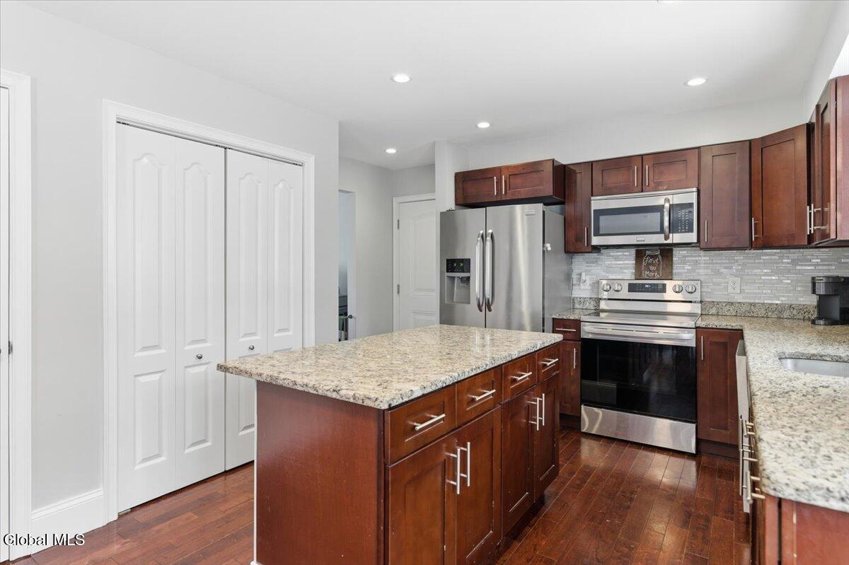 61 Plank Road Halfmoon, NY 12188 - Photo 5 of 36 28-FJD_8598