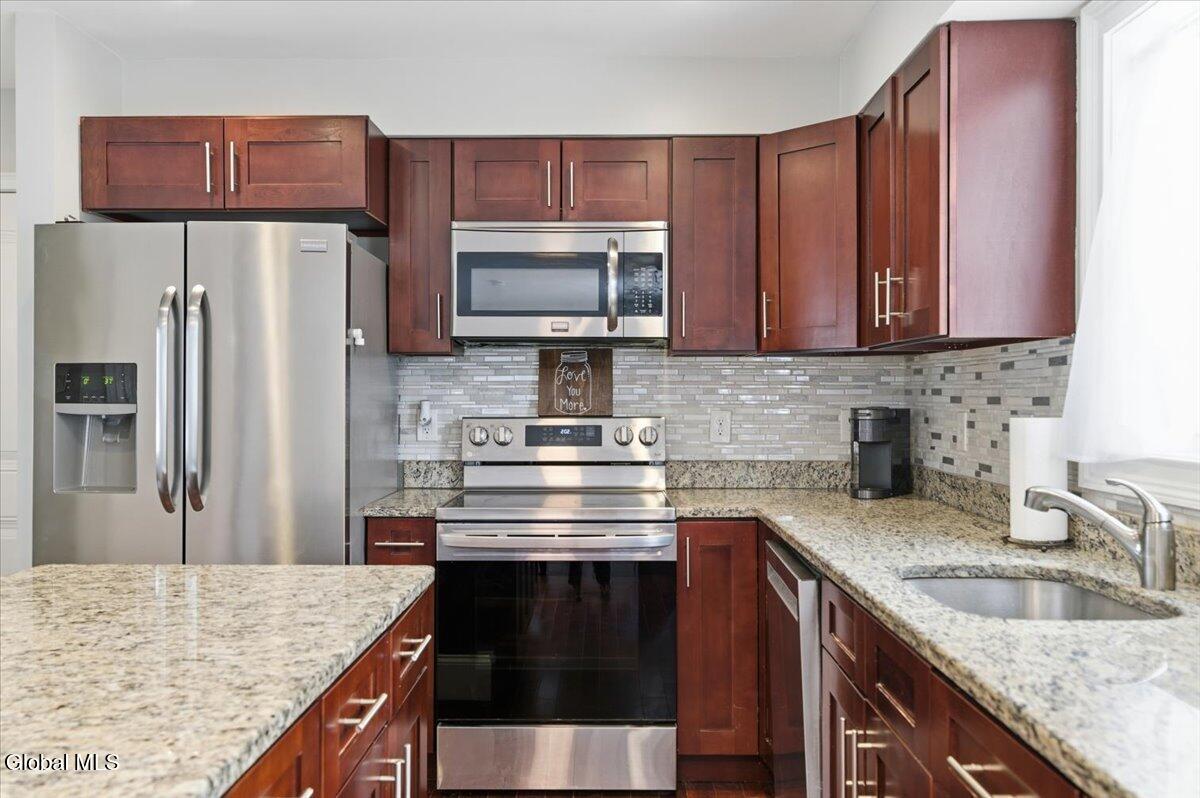 61 Plank Road Halfmoon, NY 12188 - Photo 6 of 36 29-FJD_8601