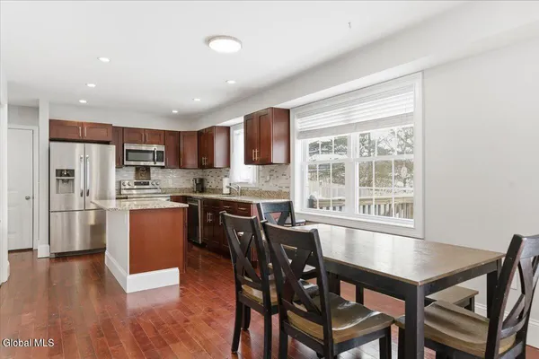 $599,900 | 61 Plank Road, Halfmoon, NY 12188