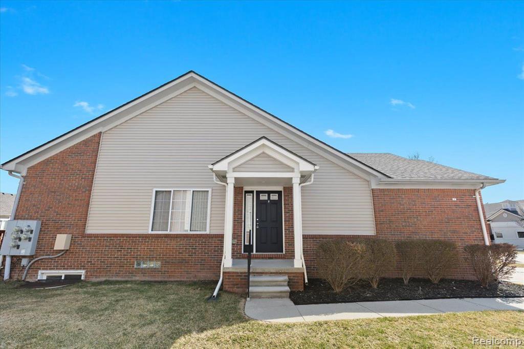 26037 Mariners Point Chesterfield, MI 48051 - Photo 2 of 31