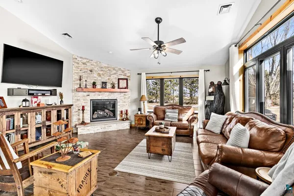 $525,000 | 2238 County Road 1, Wrenshall, MN 55797