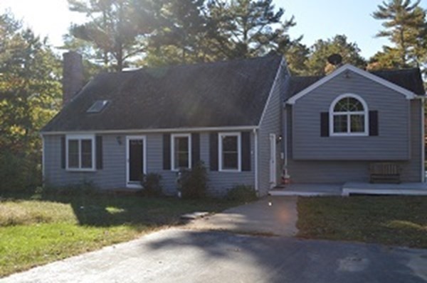 12 Summer Street Wareham, MA 02571 - Photo 2 of 24 a front view of a house with garden